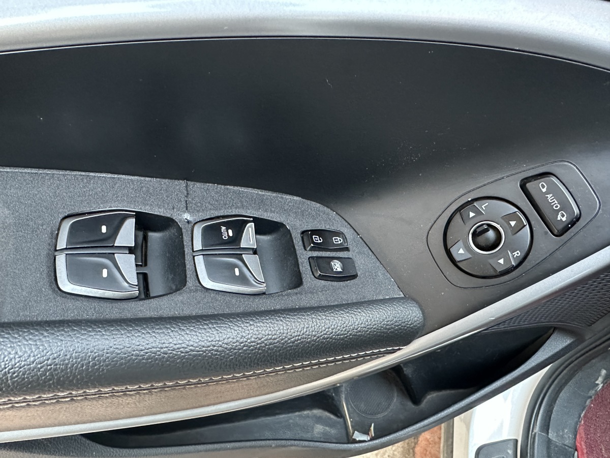 Hyundai Santa Fe 2018 car image #11