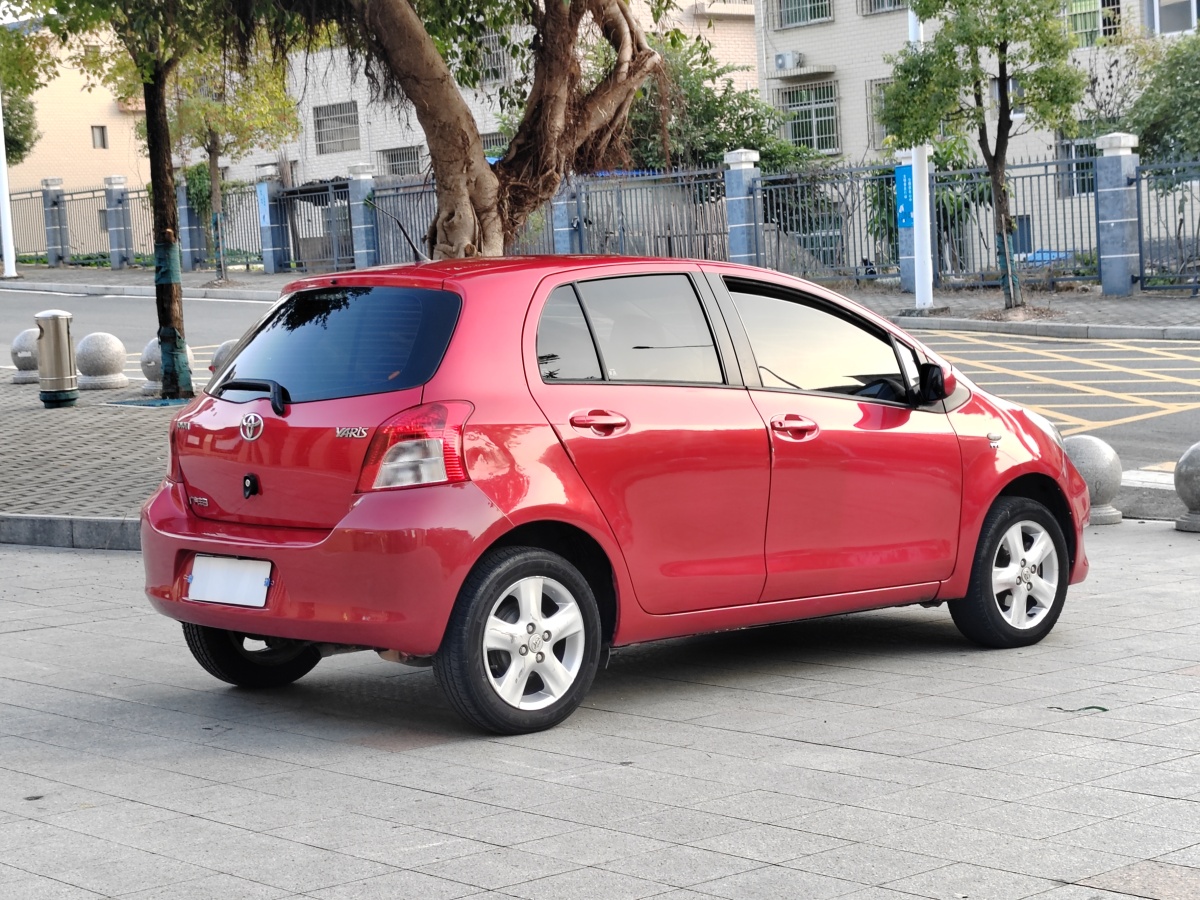 Toyota Yaris 2013 car image #11
