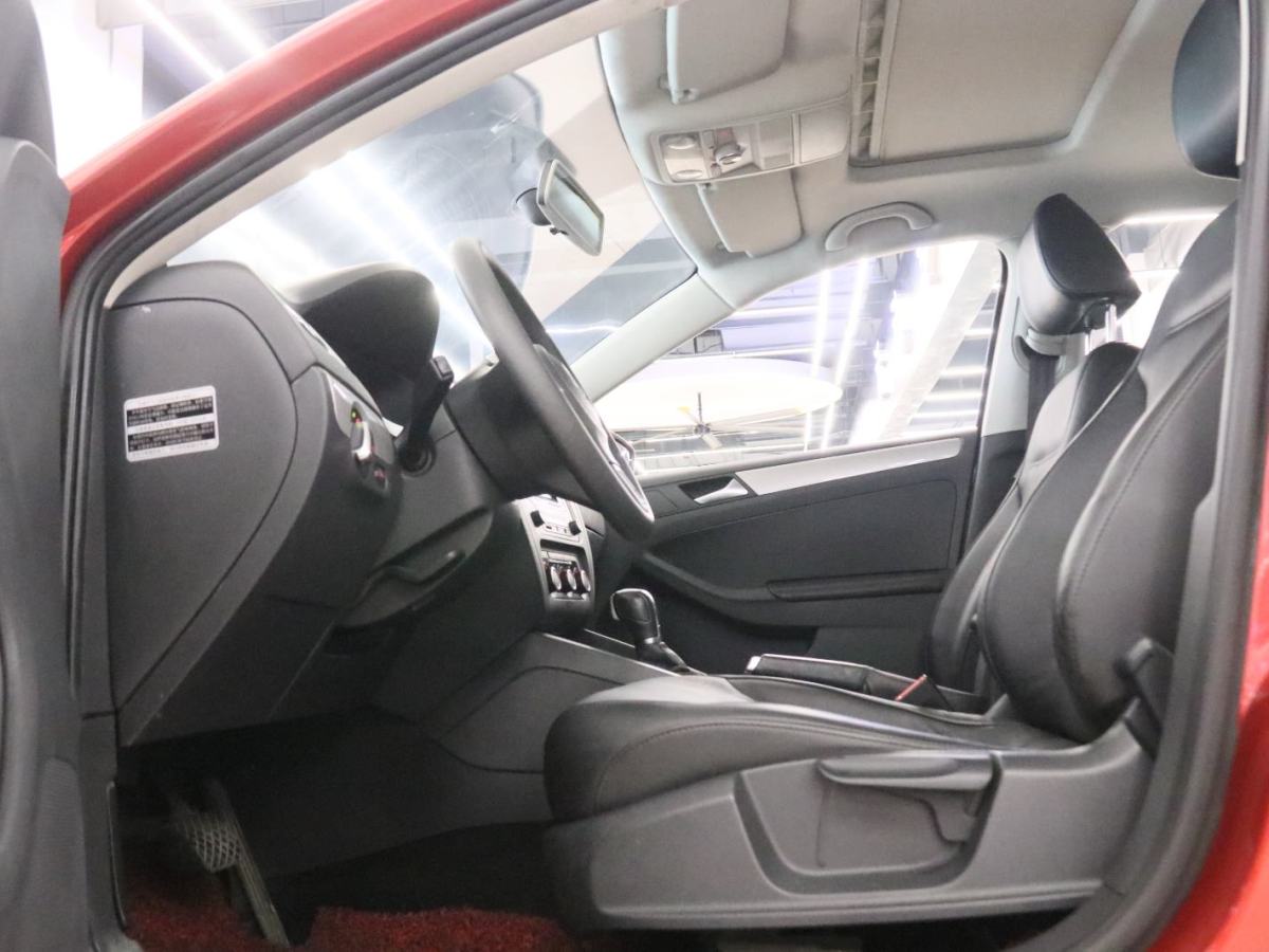 Volkswagen Sagitar 2013 immagine di auto #11