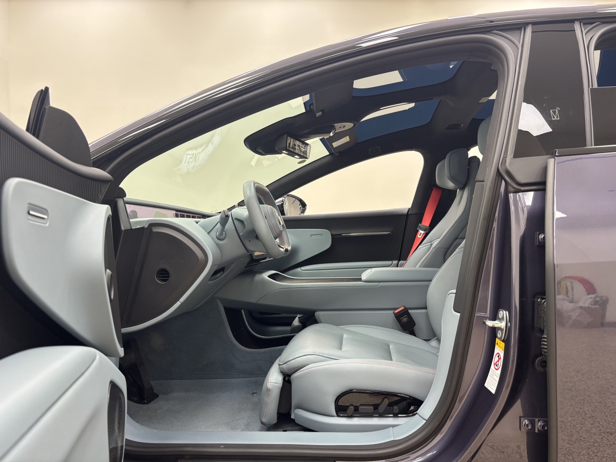 Avatr 12 2024 car image #11