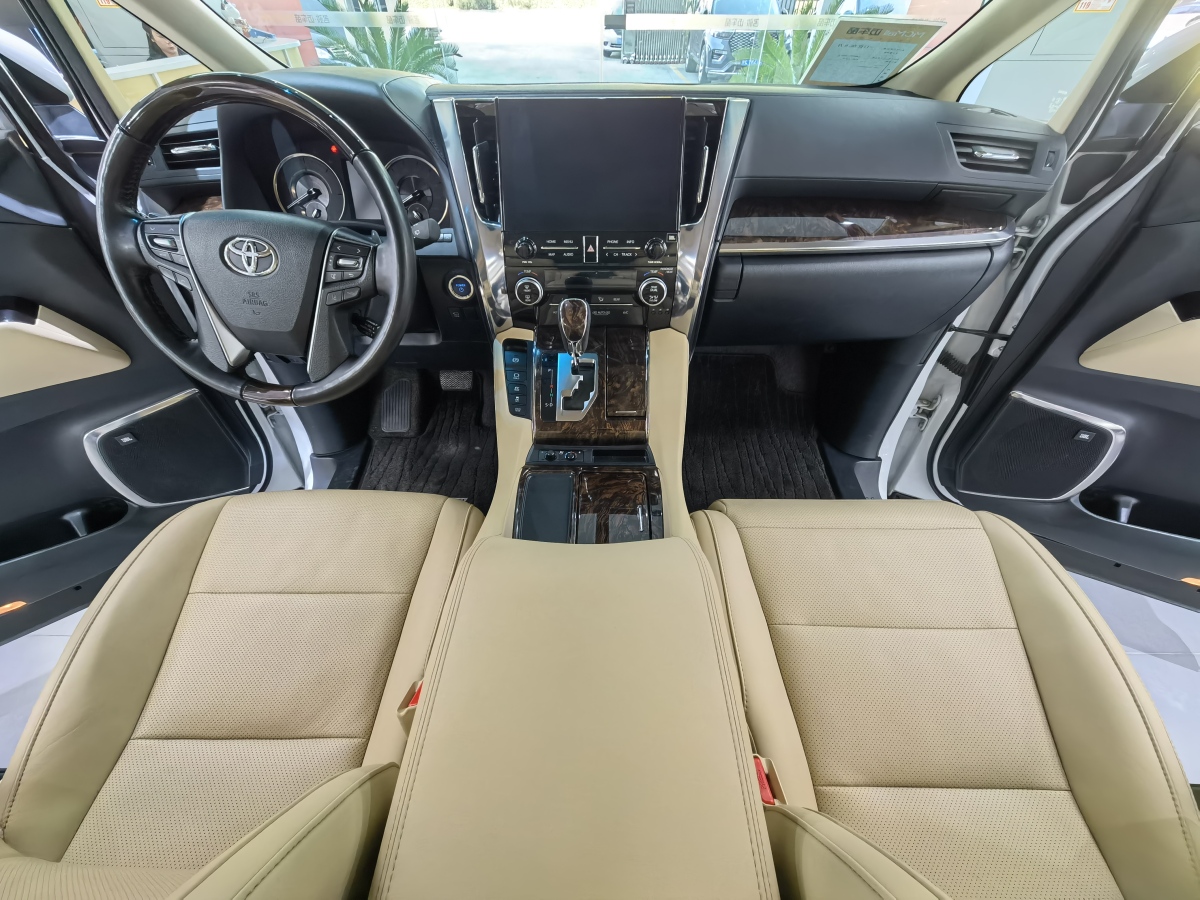 Toyota Alphard 2022 car image #11