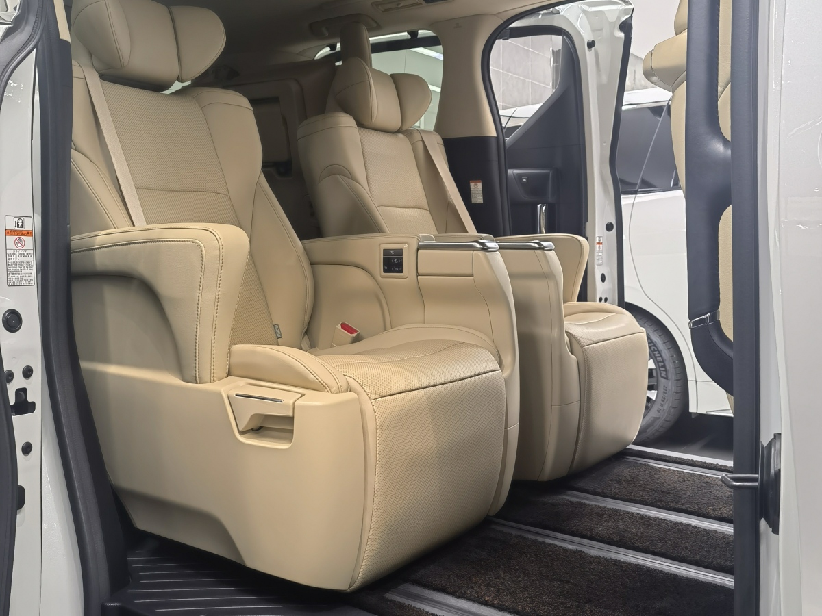 Toyota Alphard 2021 изображение автомобиля #11