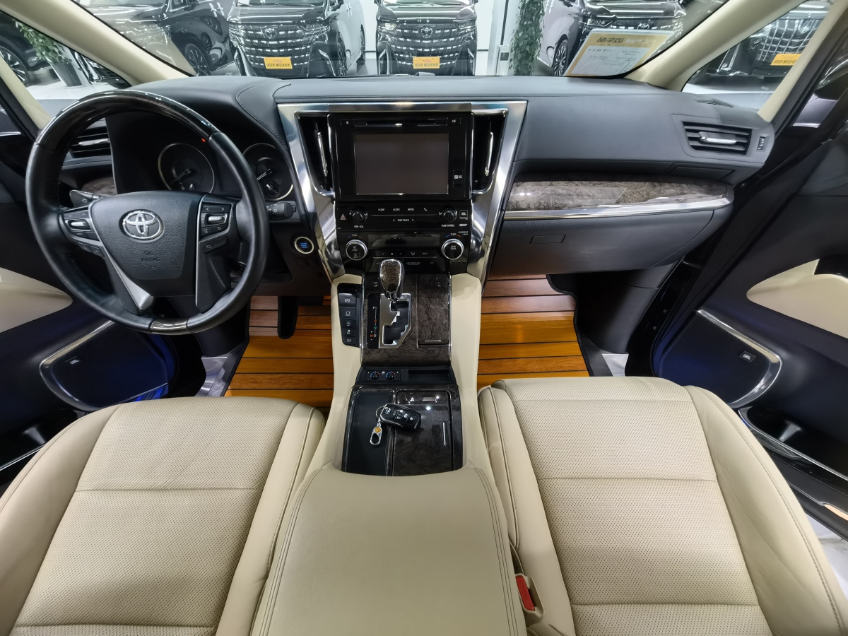 Toyota Alphard 2018 car image #11
