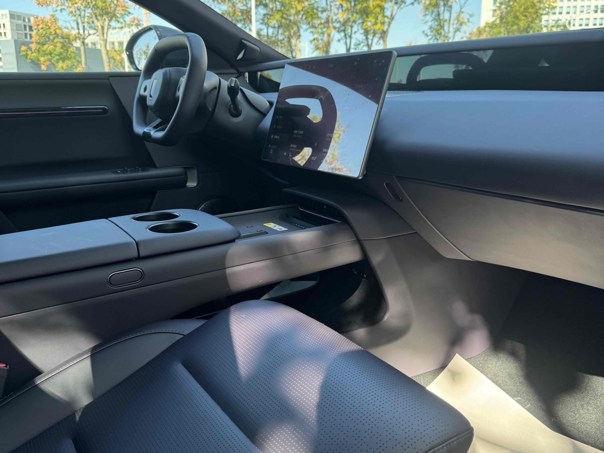 Avatr 06 2025 car image #11