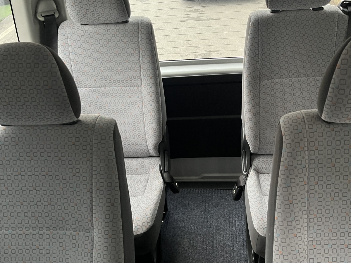 Toyota Hiace 2016 car image #11