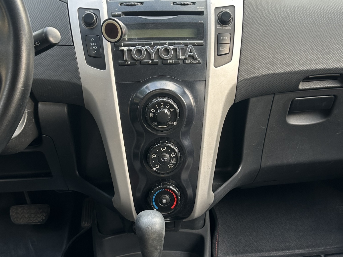 Toyota Yaris 2010 #11 Toyota Yaris 2010 car image #11