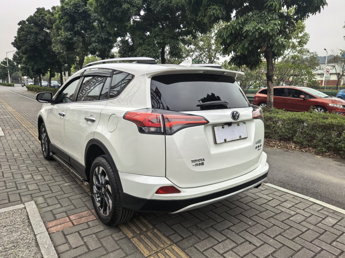 Toyota RAV4 2018 #11 Toyota RAV4 2018 car image #11