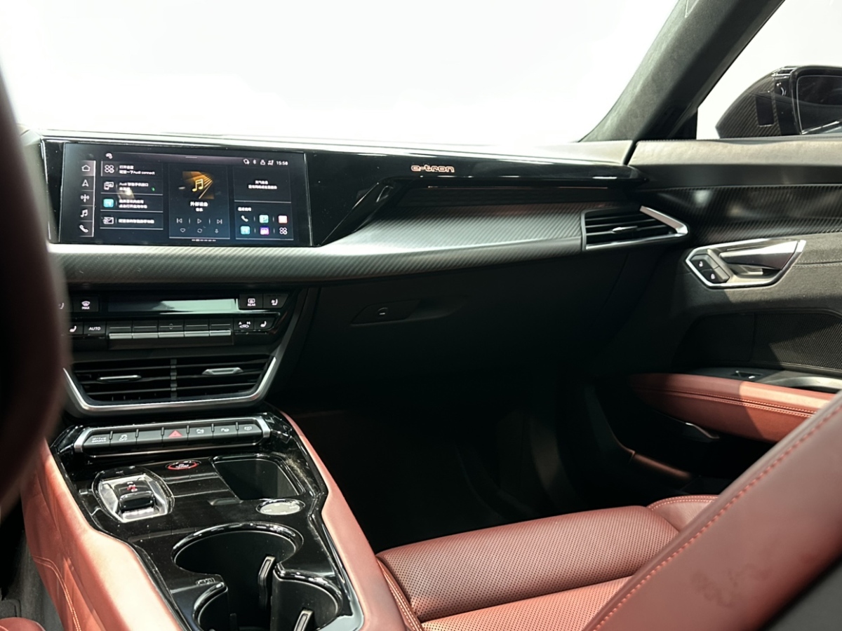 Audi RS e-tron GT 2022 #11 Audi RS e-tron GT 2022 car image #11