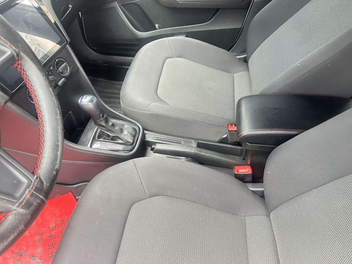 Skoda Rapid Spaceback 2017 car image #11