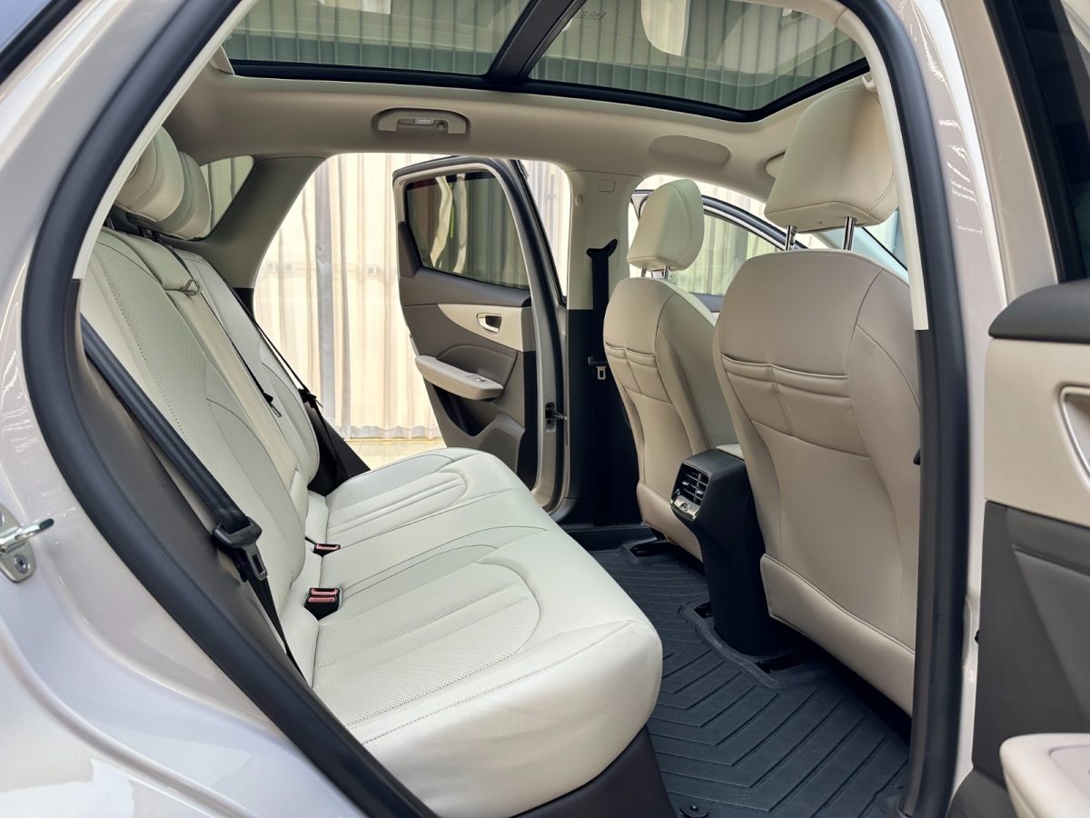 MG ES5 2025 car image #11