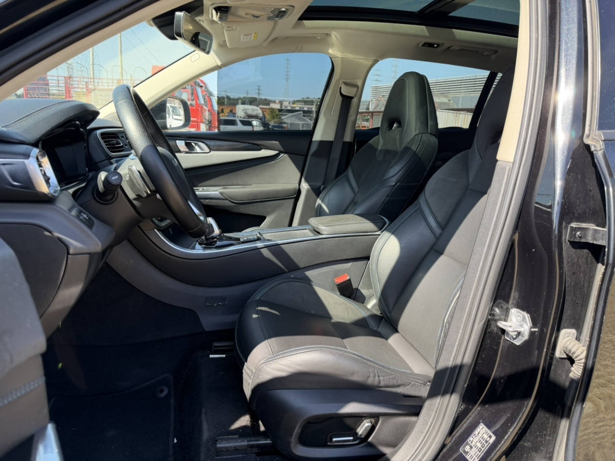 Lynk & Co 01 EM-P 2018 car image #11