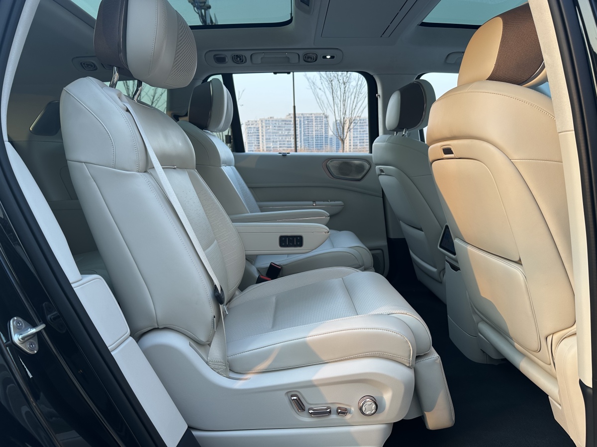 Lynk & Co 900 2025 car image #11