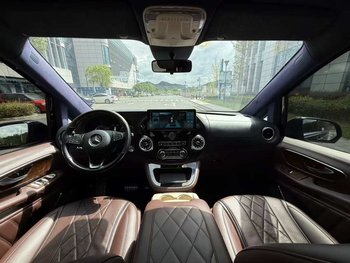 Mercedes-Benz 2019 car image #11