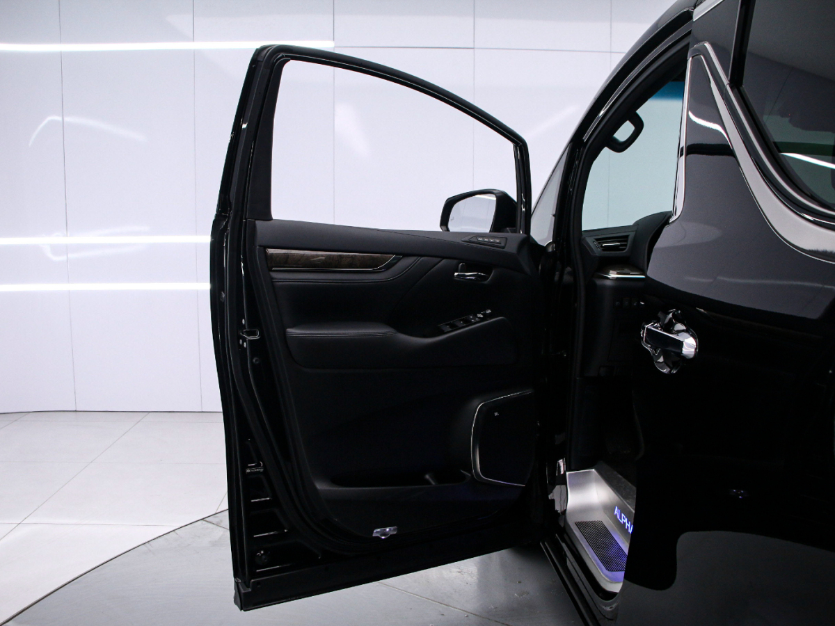 Toyota Alphard 2021 #11 Toyota Alphard 2021 car image #11