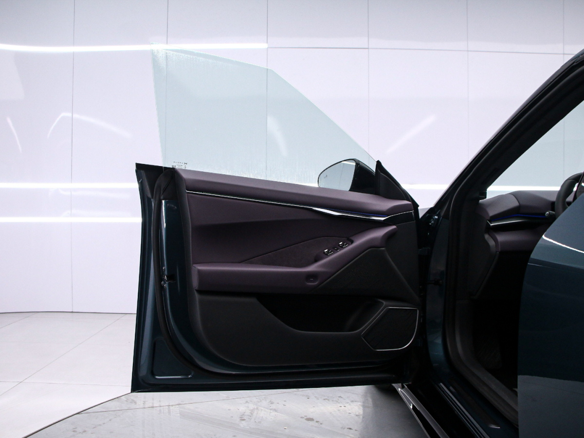 Xpeng P7 2025 صورة سيارة #11