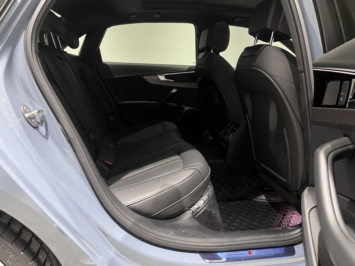 Audi A4L 2022 car image #11