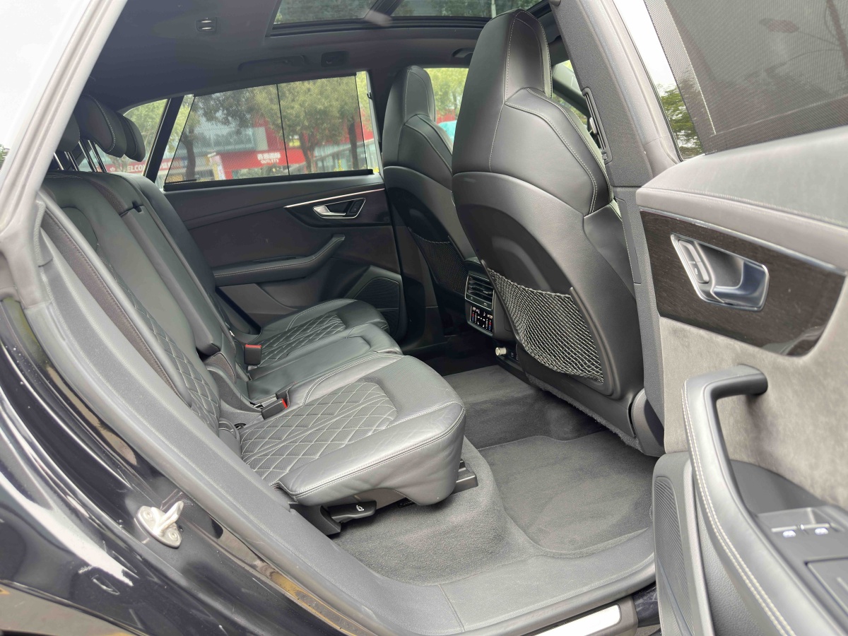 Audi Q8 2021 car image #11