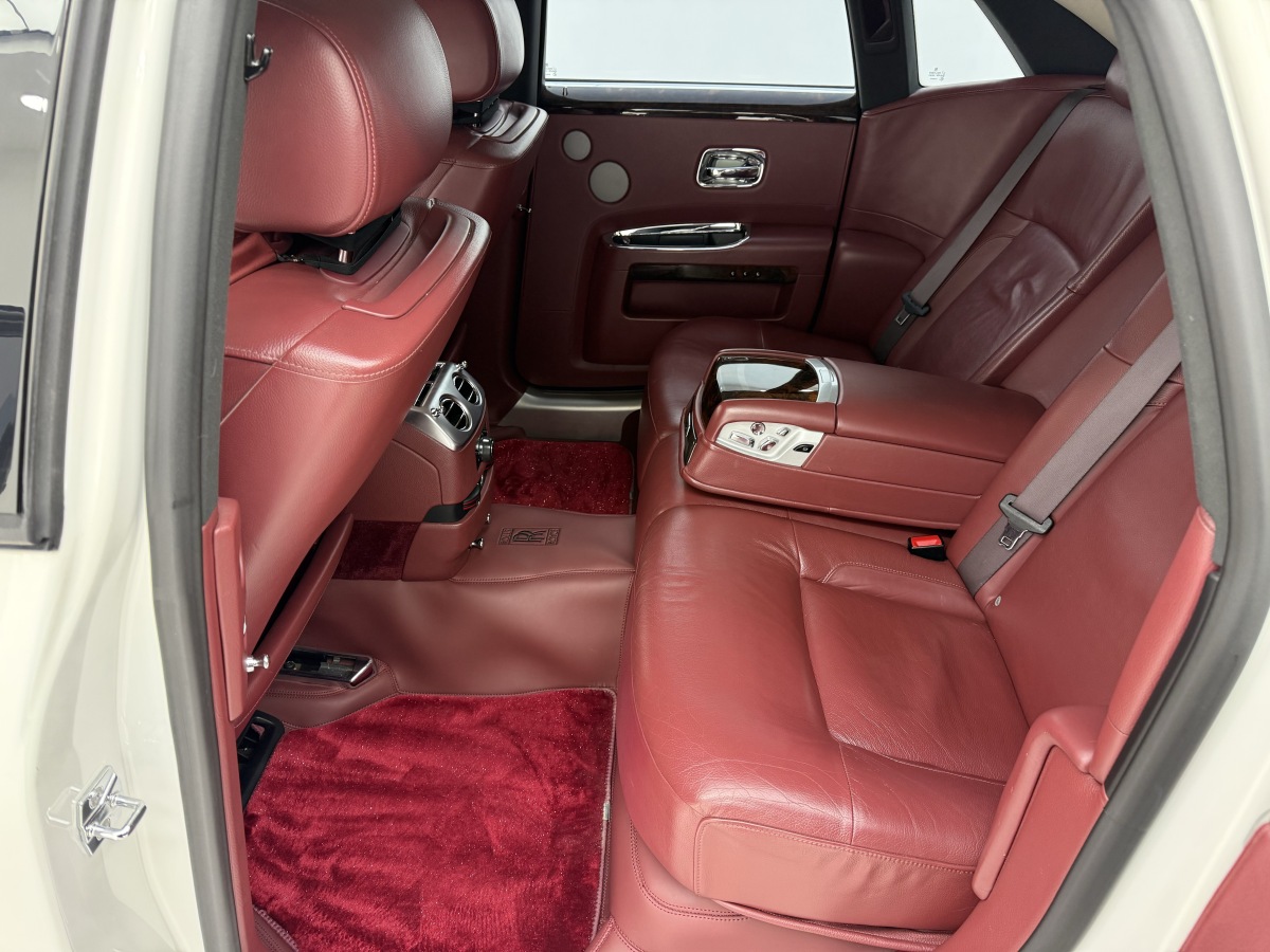 劳斯莱斯 古思特 2011 汽车图片 #11