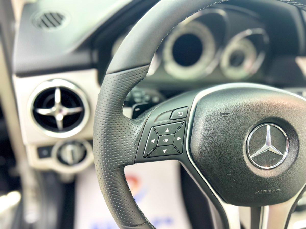 Mercedes-Benz GLK Class 2012 car image #11