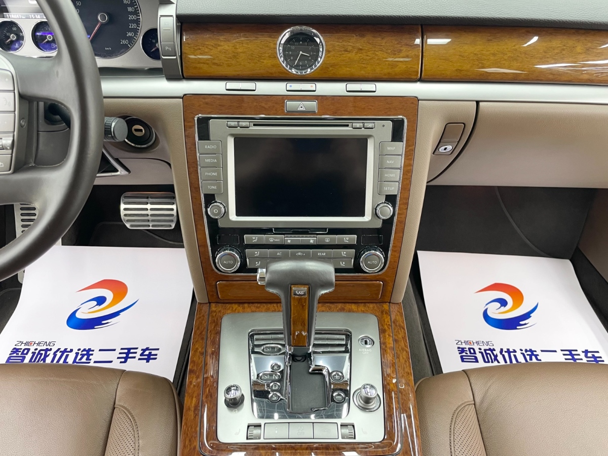 Volkswagen Pheaton 2012 immagine di auto #11