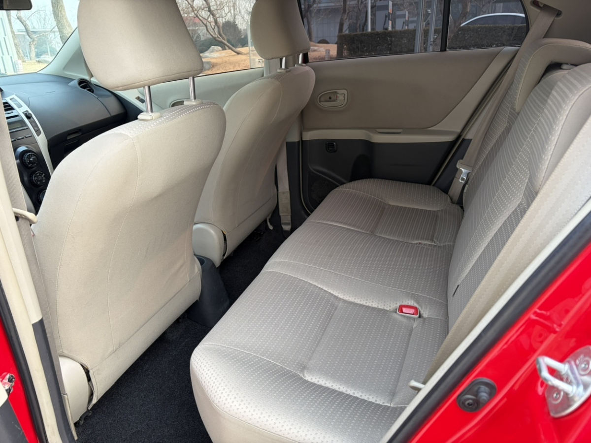 Toyota Yaris 2012 imagen de coche #11