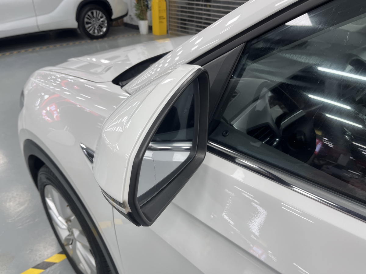 Volkswagen T-Cross 2019 car image #11