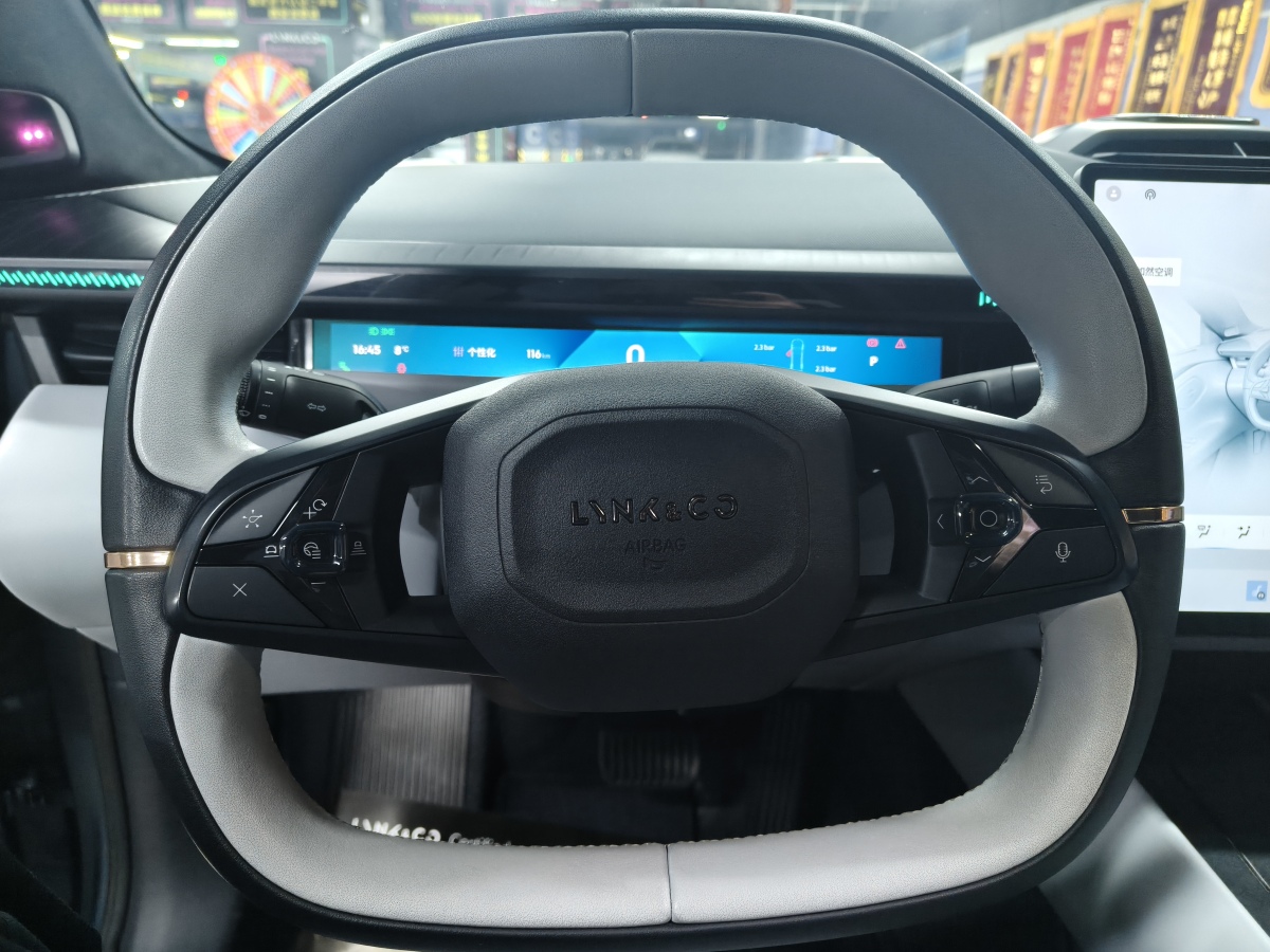 Lynk & Co Z10 2025 car image #11