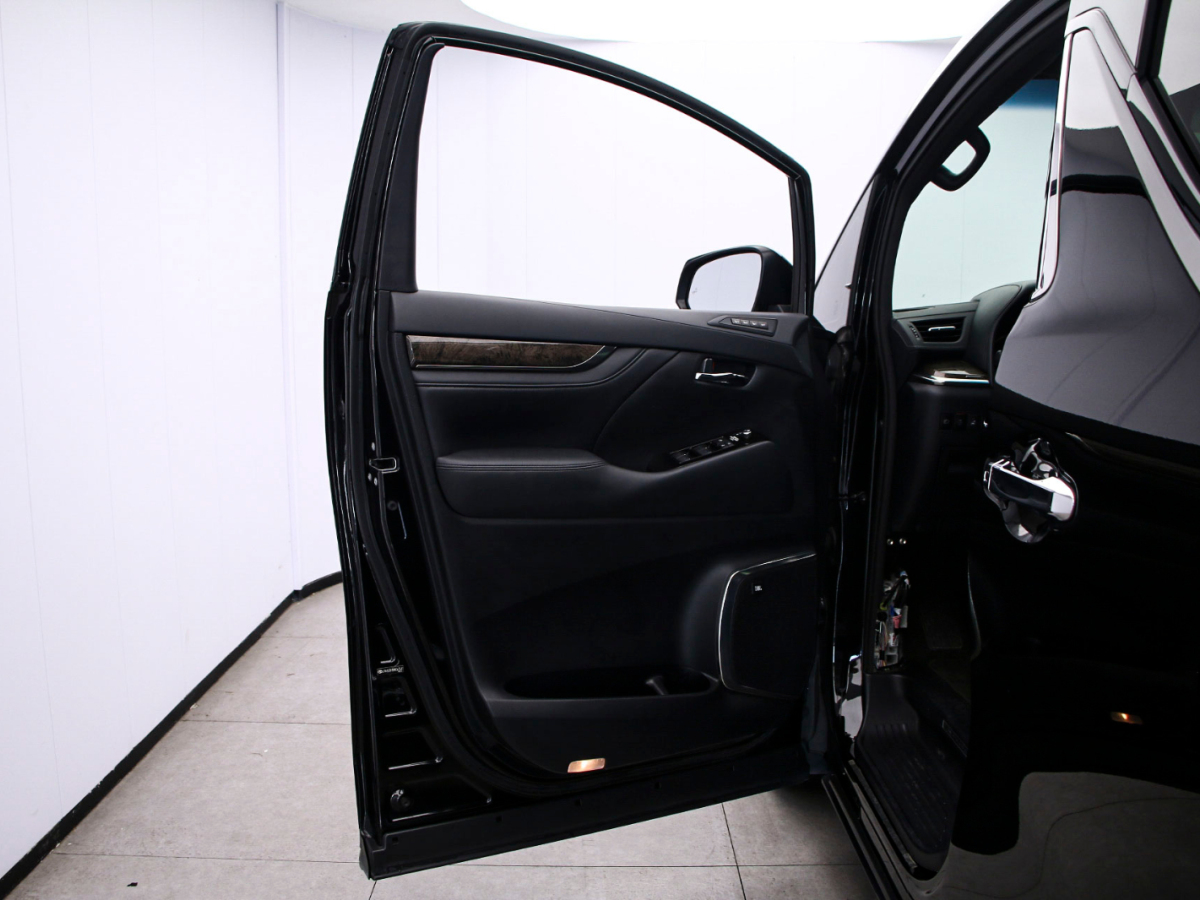 Toyota Alphard 2021 #11 Toyota Alphard 2021 car image #11