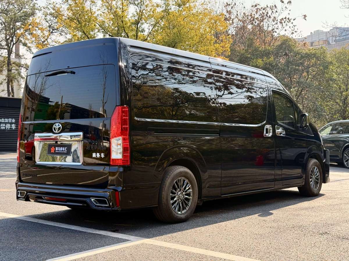 Toyota Hiace 2024 immagine di auto #11