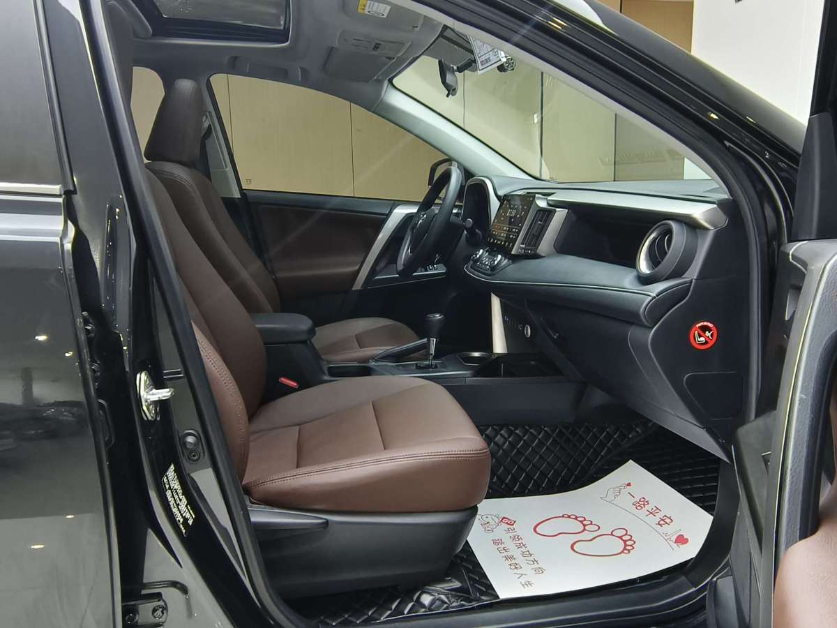 Toyota RAV4 2019 car image #11
