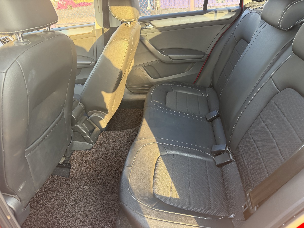 Skoda Rapid Spaceback 2017 car image #11