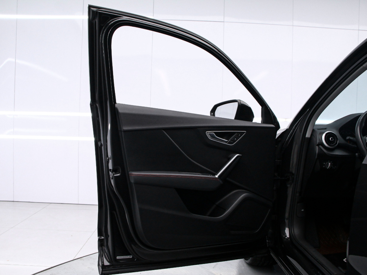 Audi Q2L 2021 immagine di auto #11