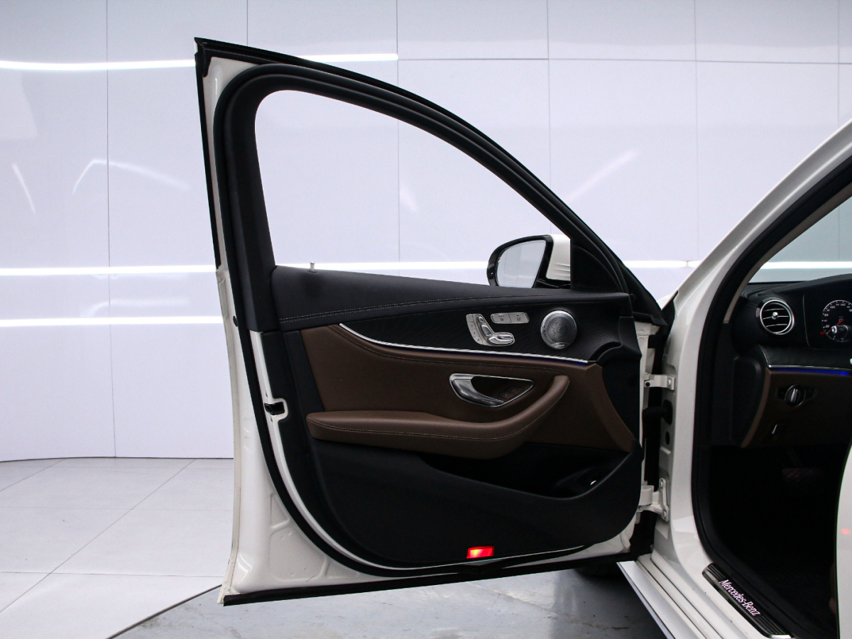 Mercedes-Benz E Class 2017 изображение автомобиля #11