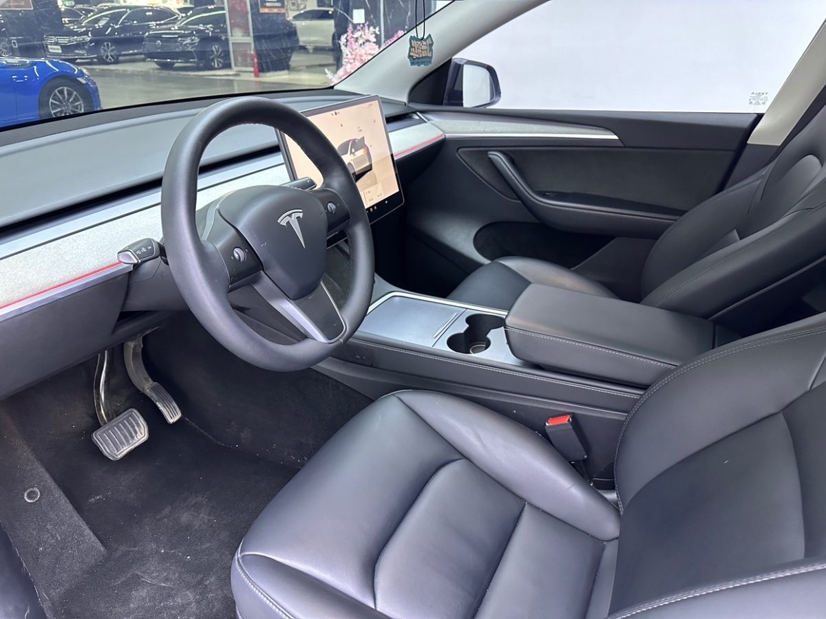 Tesla Model Y 2023 car image #11