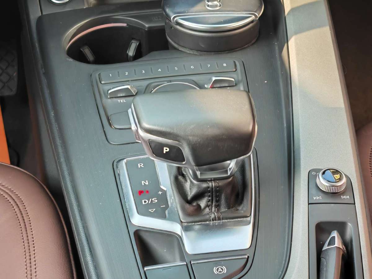 Audi A4L 2018 car image #11