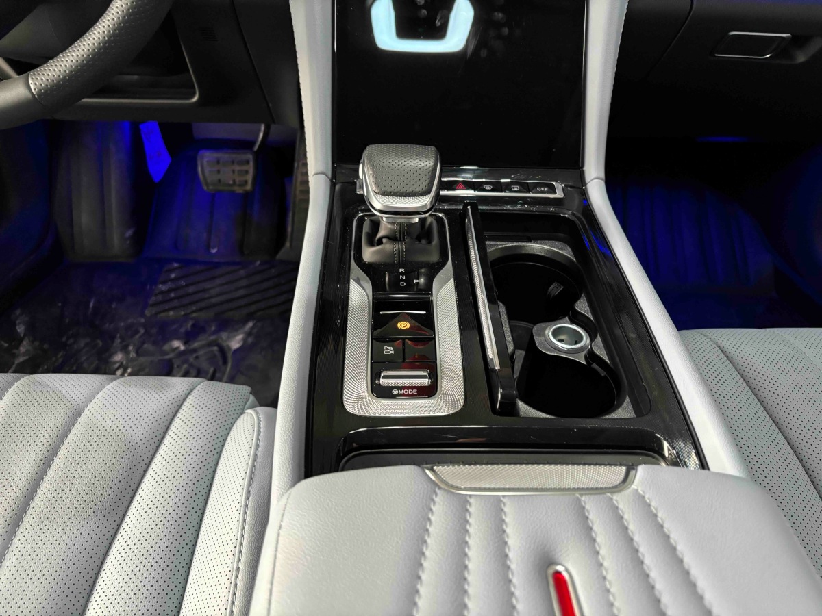 HongQi H5 PHEV 2025 #11 HongQi H5 PHEV 2025 car image #11