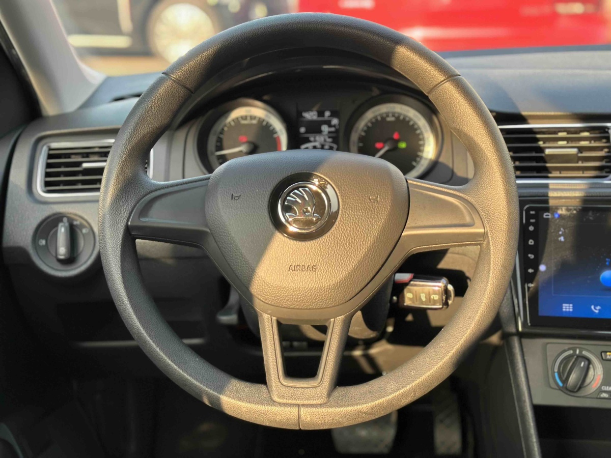 Skoda Rapid Spaceback 2019 car image #11