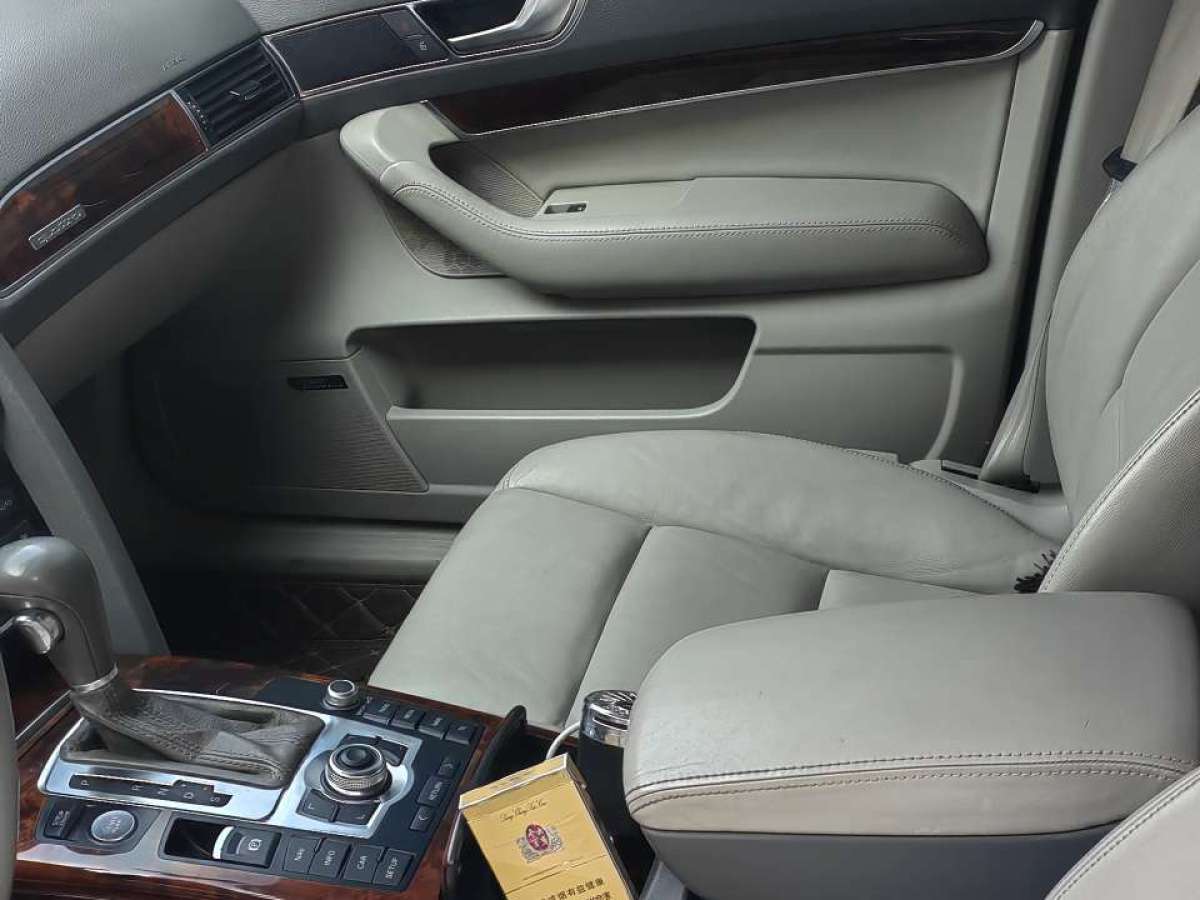 Audi 2010 car image #11