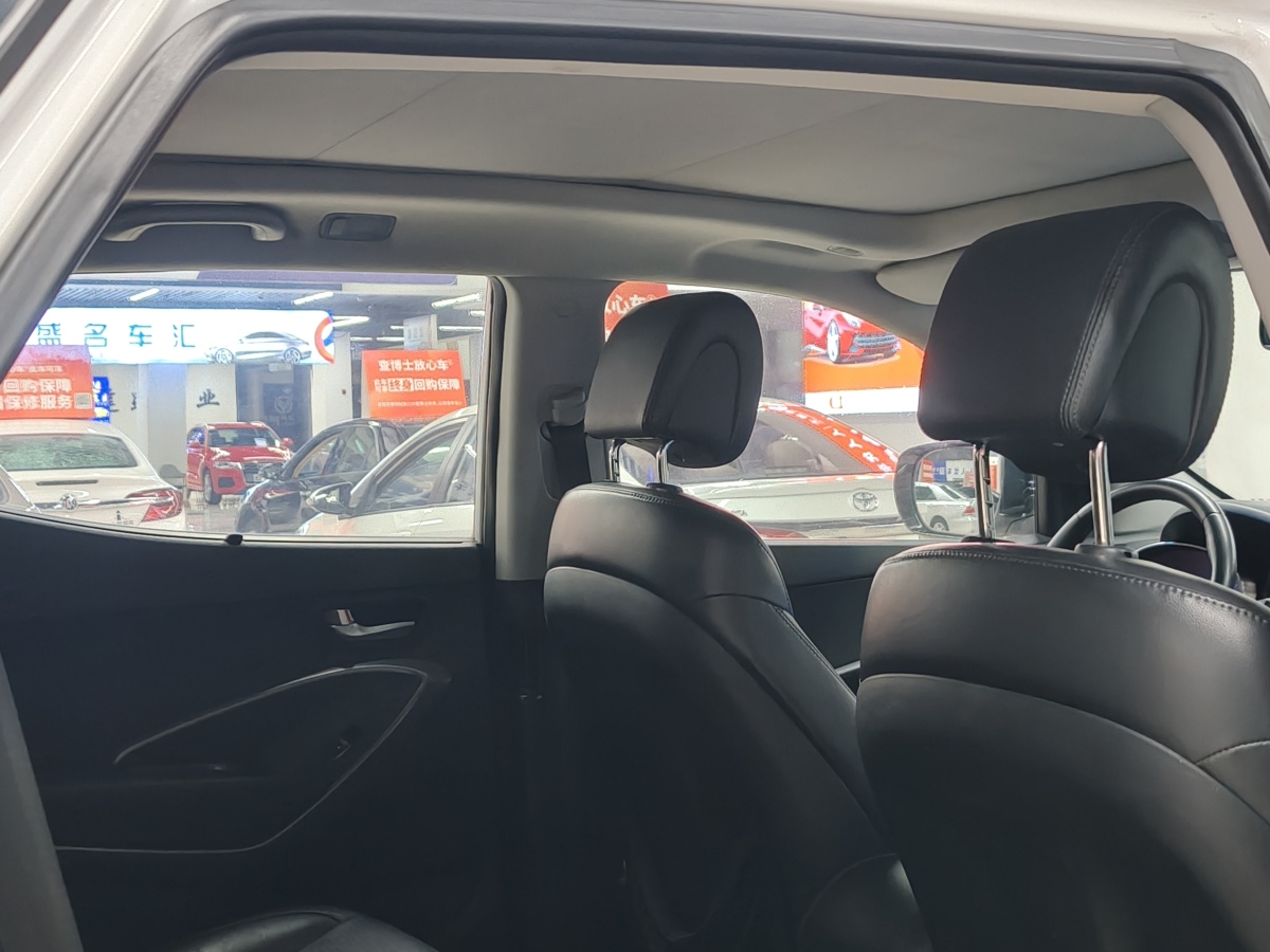 Hyundai Santa Fe 2013 car image #11