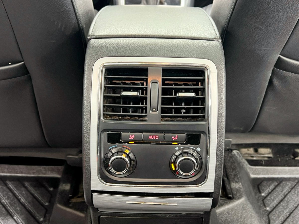 Volkswagen Passat 2015 car image #11