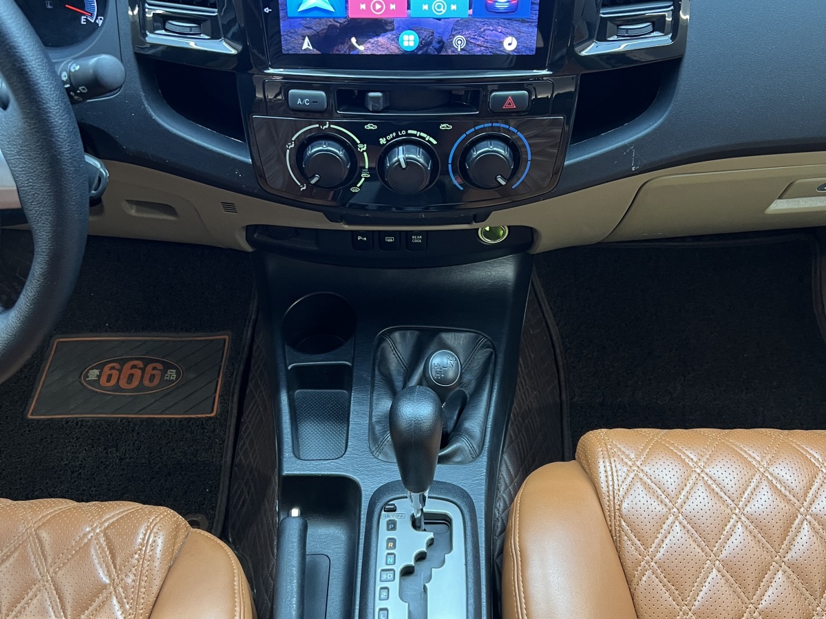 Toyota 2015 car image #11