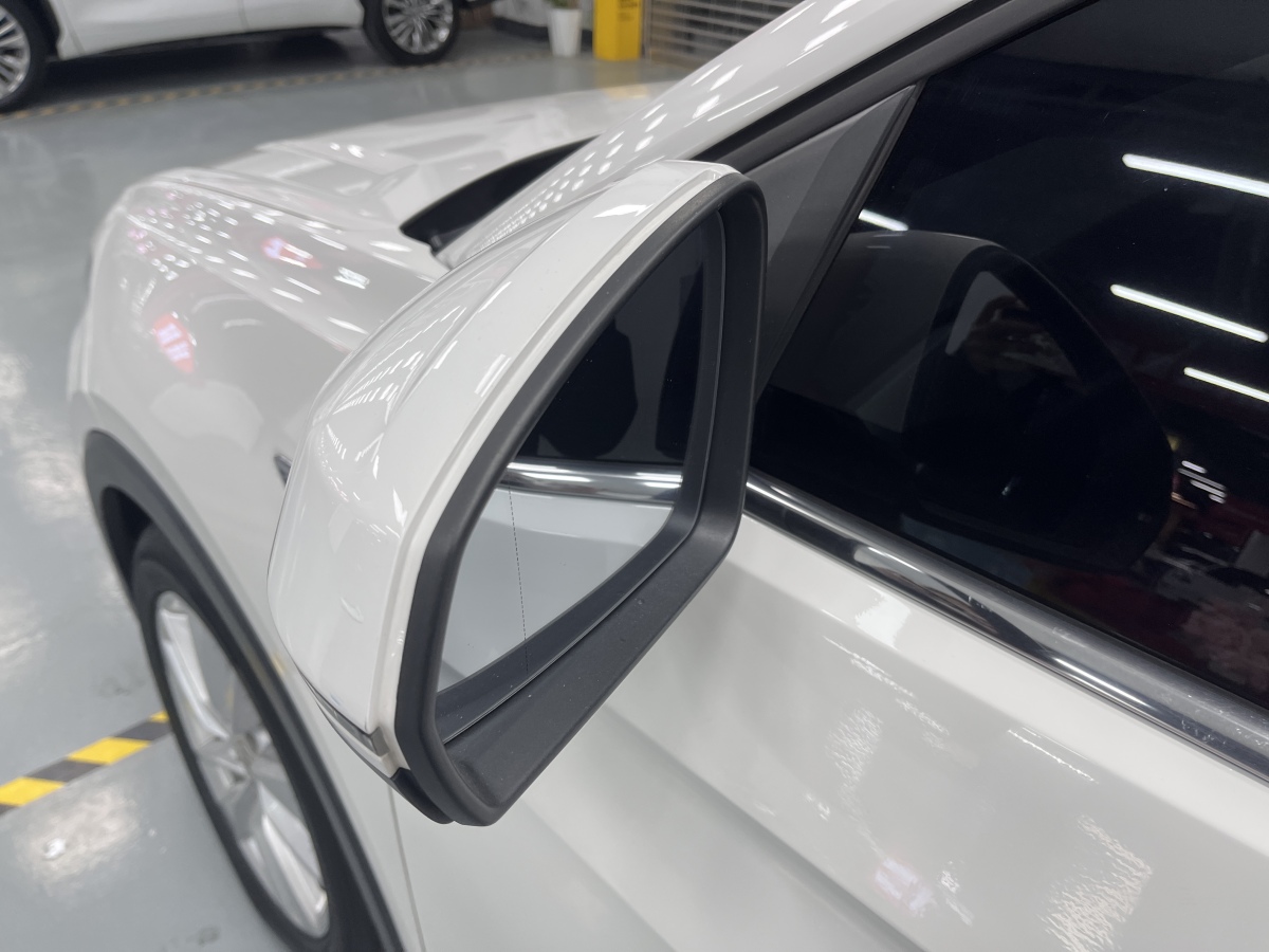Volkswagen T-Cross 2019 car image #11