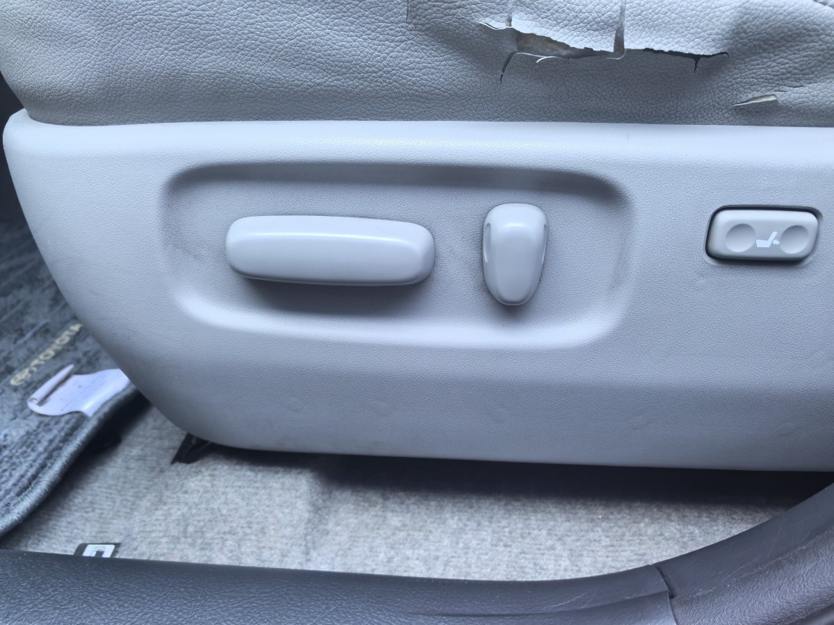 Toyota RAV4 (Imported) 2008 image de voiture #11