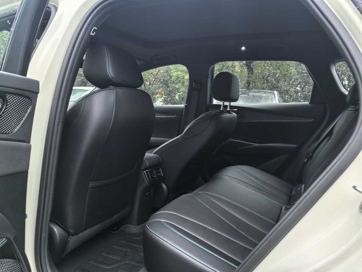 BYD Seal 06 DM-i 2025 immagine di auto #11