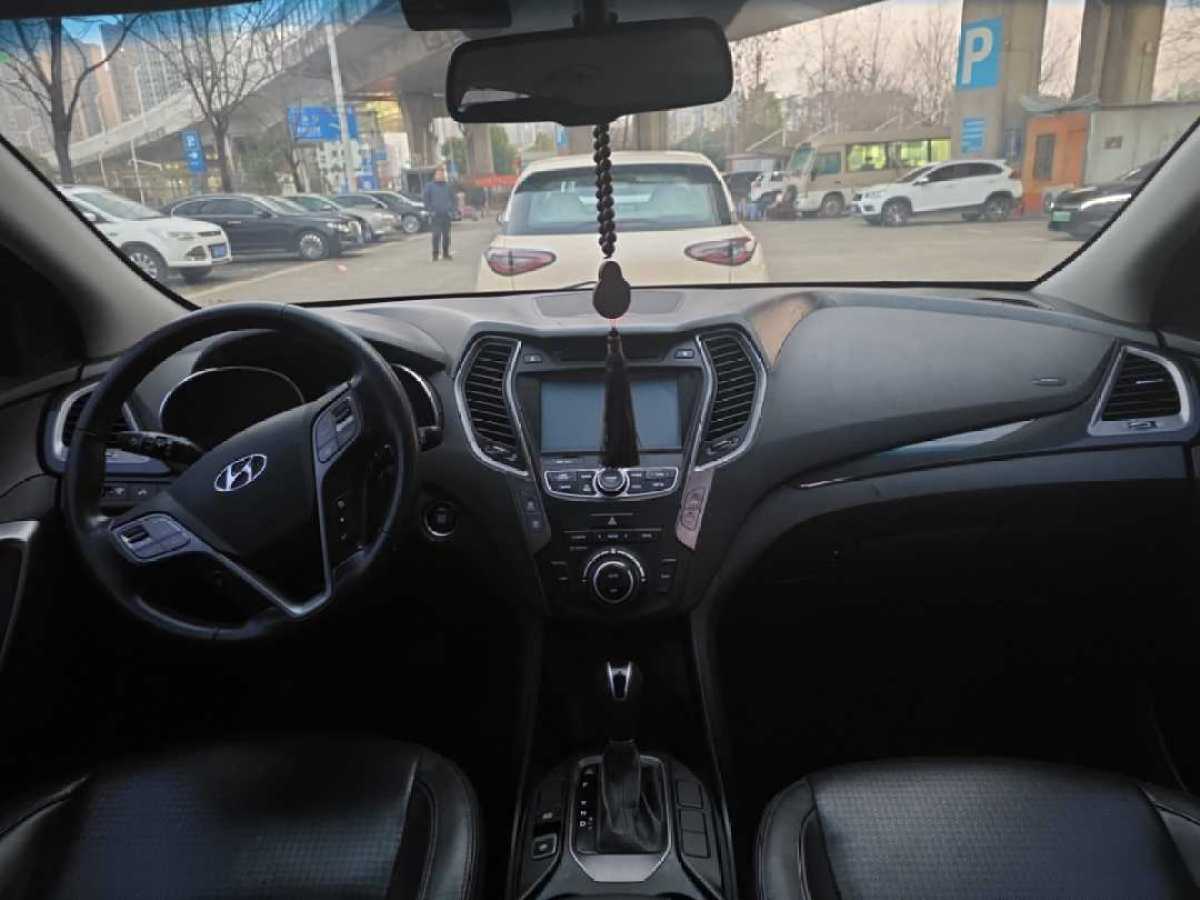 Hyundai Santa Fe 2014 car image #11