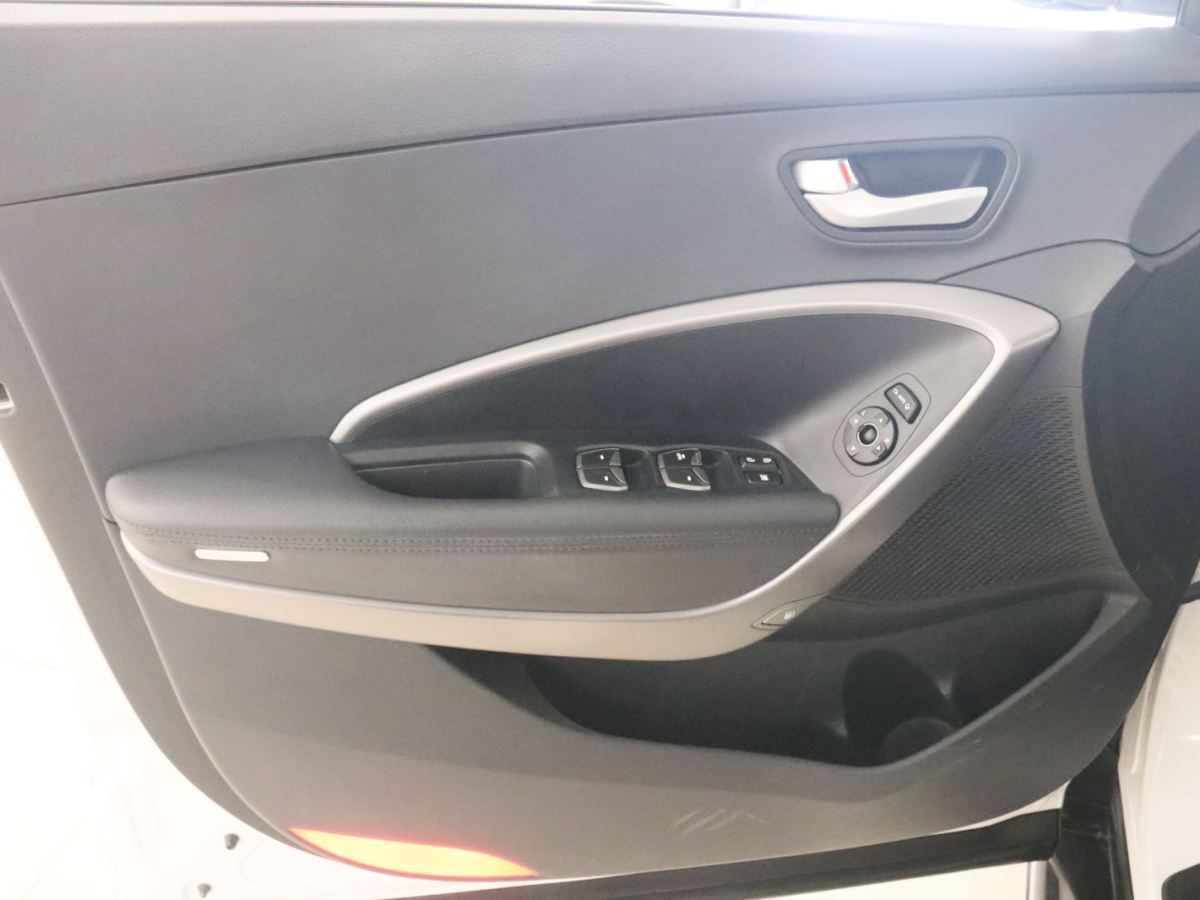 Hyundai Santa Fe 2015 car image #11