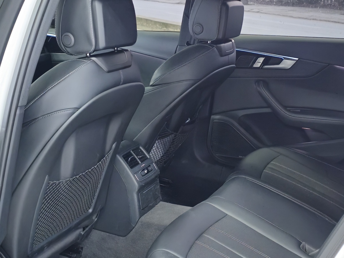 Audi A4L 2025 car image #11