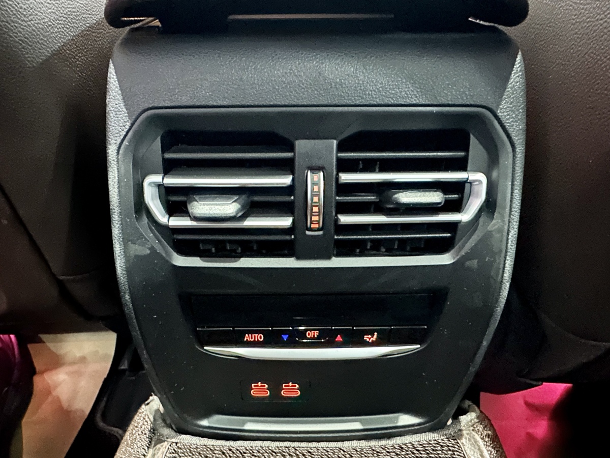 BMW i3 2024 car image #11