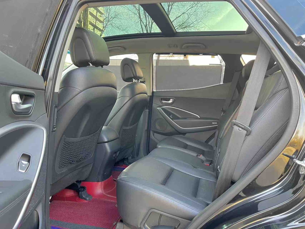 Hyundai Santa Fe 2013 car image #11