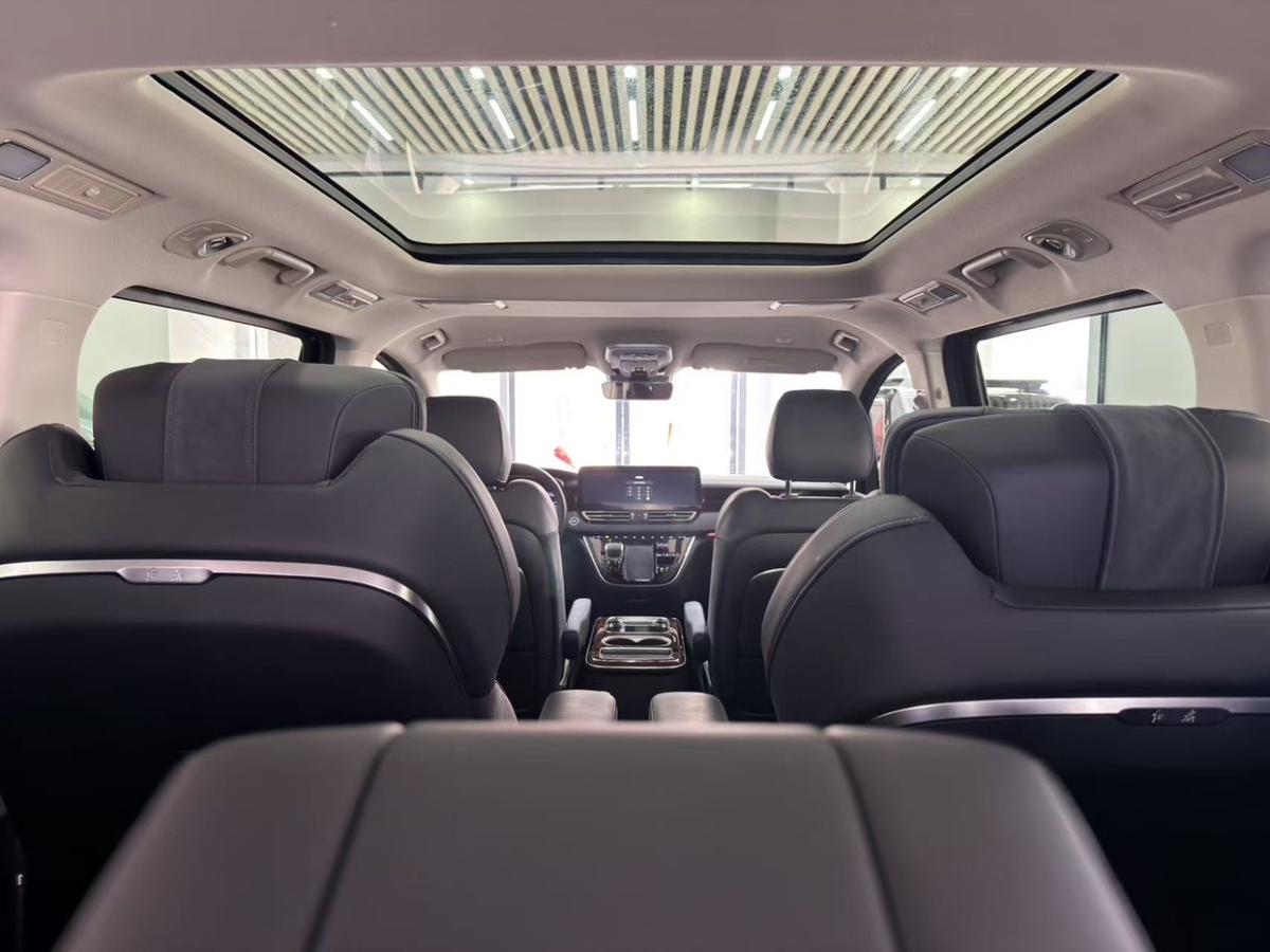 HongQi HQ9 PHEV 2024 #11 HongQi HQ9 PHEV 2024 car image #11